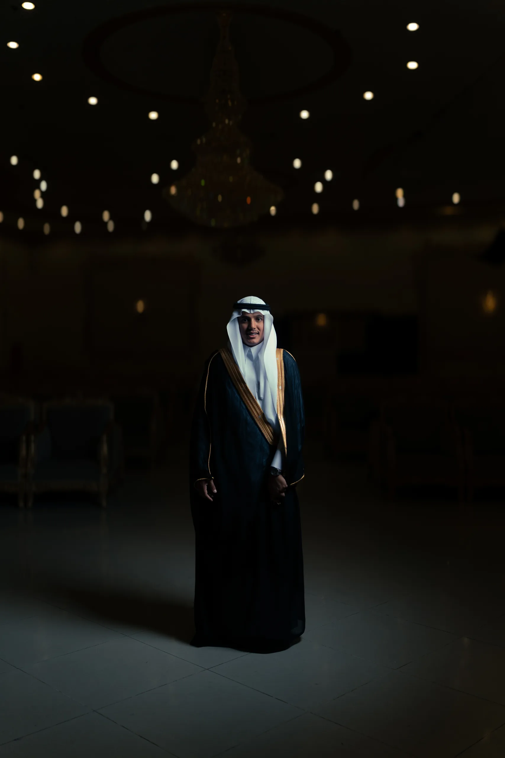 وقوف في القاعة