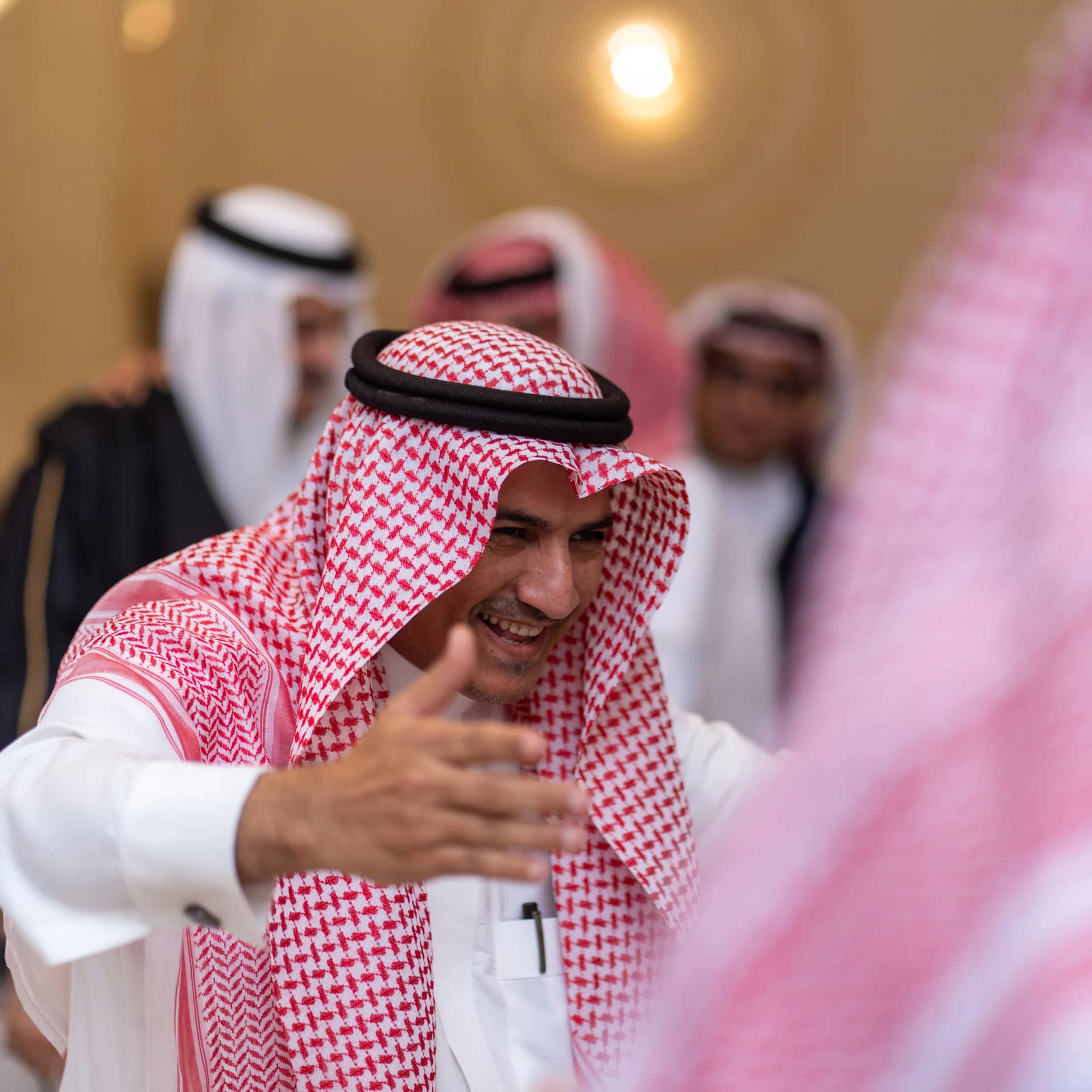 بين القرارين