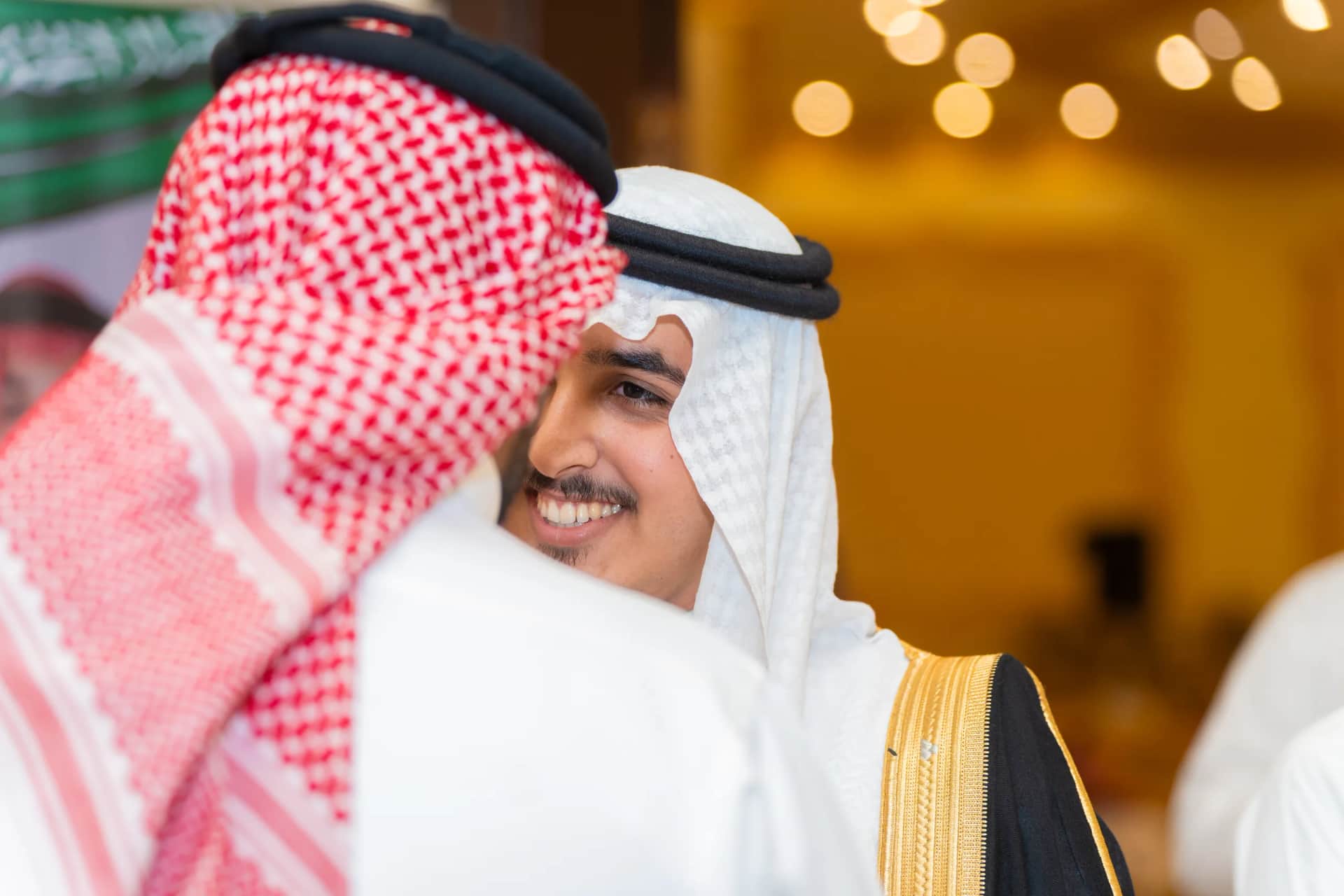 العناق